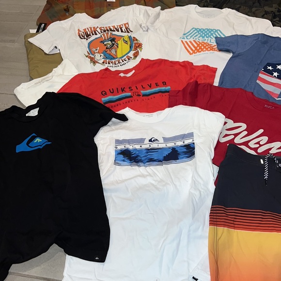 🔥 BOYS QUIKSILVER CLOTHING BUNDLE BOX NEW WITH TAGS FOR ALL SEASONS 🔥 - Picture 5 of 8